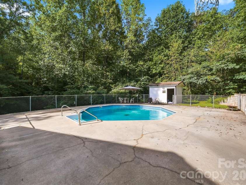 2075 South Fork Drive, Morganton, NC 28655.  MLS# CAR4417735, YatesRealty ID 47866. 