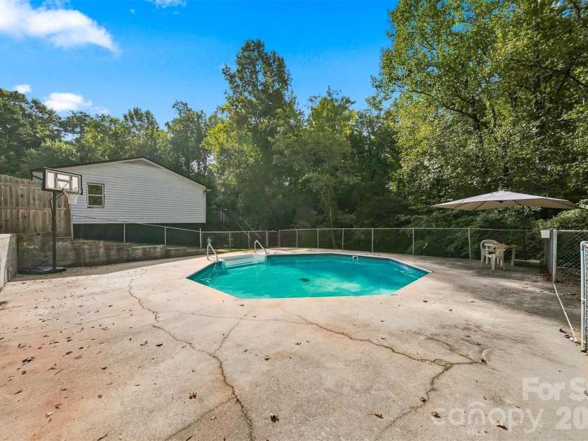 2075 South Fork Drive, Morganton, NC 28655.  MLS# CAR4417735, YatesRealty ID 47866. 