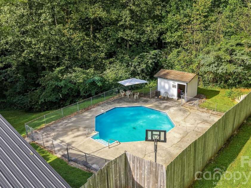 2075 South Fork Drive, Morganton, NC 28655.  MLS# CAR4417735, YatesRealty ID 47866. 
