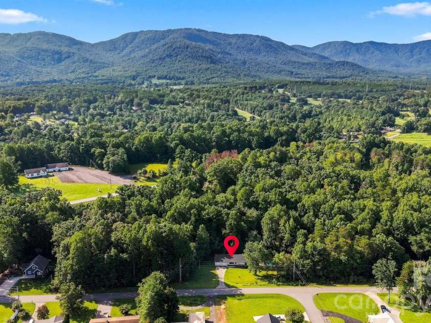 2075 South Fork Drive, Morganton, NC 28655.  MLS# CAR4417735, YatesRealty ID 47866. 