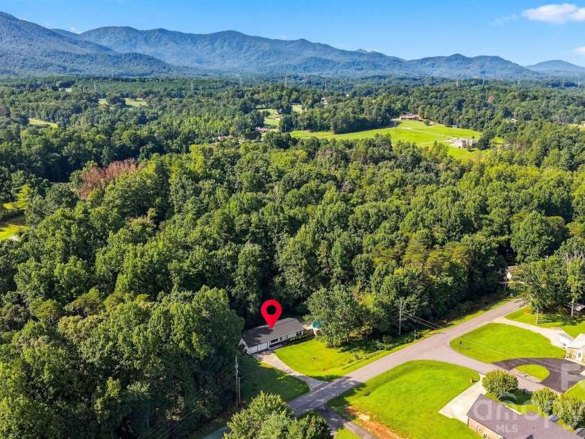 2075 South Fork Drive, Morganton, NC 28655.  MLS# CAR4417735, YatesRealty ID 47866. 
