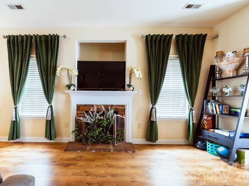 948 Sundance Drive, Gastonia, NC 28054.  MLS# CAR4419219, YatesRealty ID 47867. 
