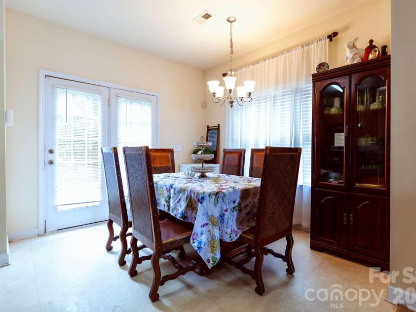 948 Sundance Drive, Gastonia, NC 28054.  MLS# CAR4419219, YatesRealty ID 47867. Kitchen 3