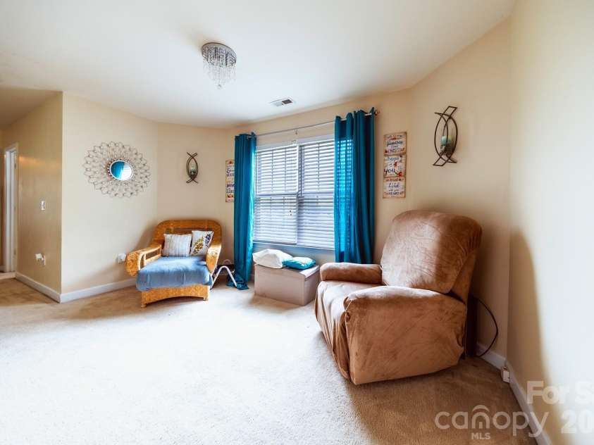 948 Sundance Drive, Gastonia, NC 28054.  MLS# CAR4419219, YatesRealty ID 47867. Loft on Upper Level