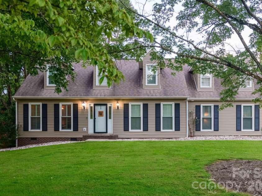 922 Plantation Drive, Lenoir, NC 28645.  MLS# CAR4419615, YatesRealty ID 47869. 