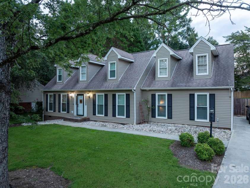 922 Plantation Drive, Lenoir, NC 28645.  MLS# CAR4419615, YatesRealty ID 47869. 