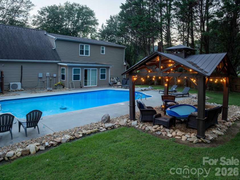 922 Plantation Drive, Lenoir, NC 28645.  MLS# CAR4419615, YatesRealty ID 47869. 