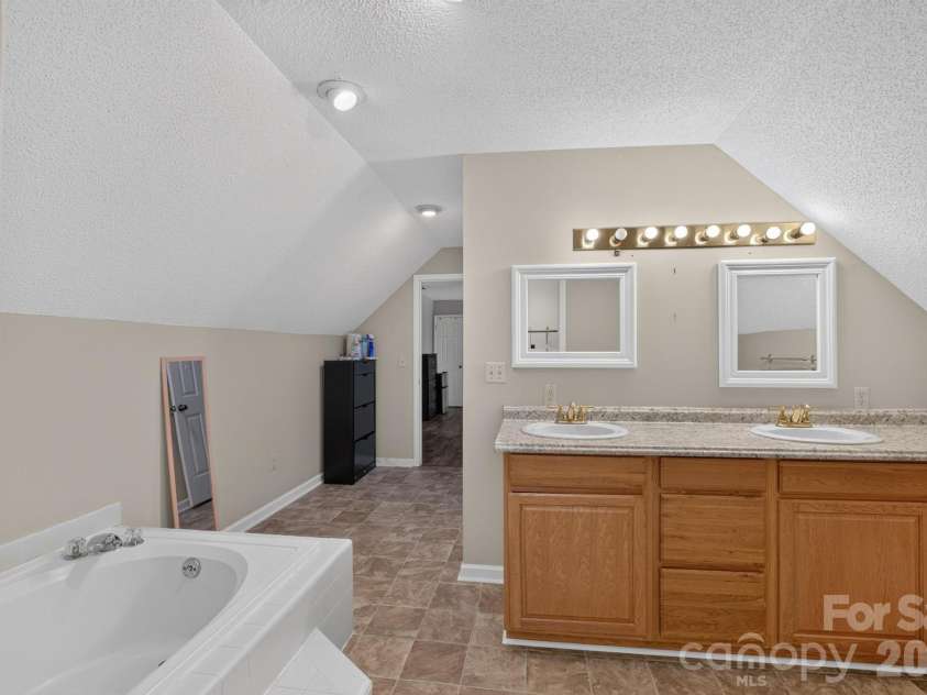922 Plantation Drive, Lenoir, NC 28645.  MLS# CAR4419615, YatesRealty ID 47869. 
