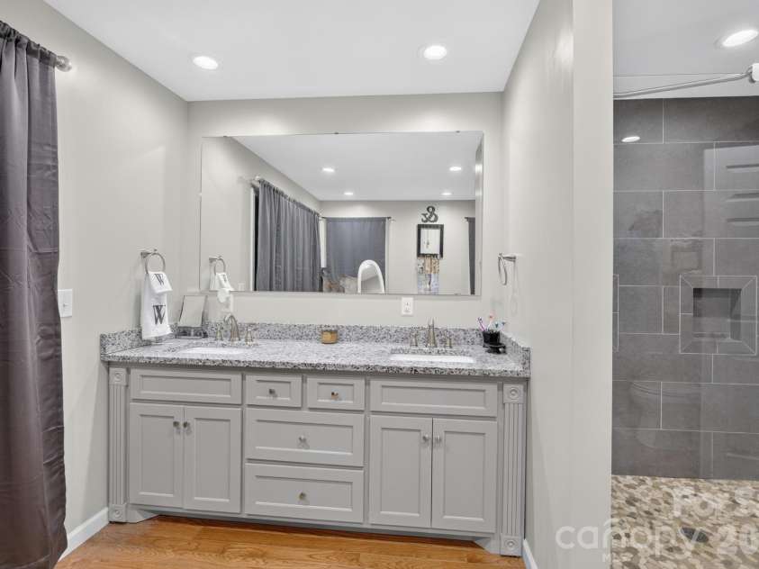 922 Plantation Drive, Lenoir, NC 28645.  MLS# CAR4419615, YatesRealty ID 47869. 