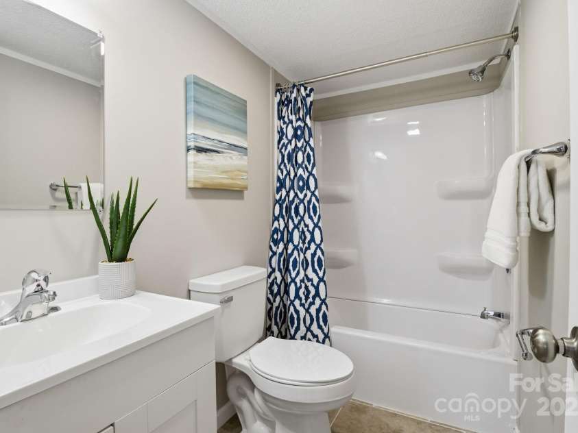 2501 Swanson Road, Crouse, NC 28033.  MLS# CAR4332469, YatesRealty ID 4787. Hallway Bathroom 