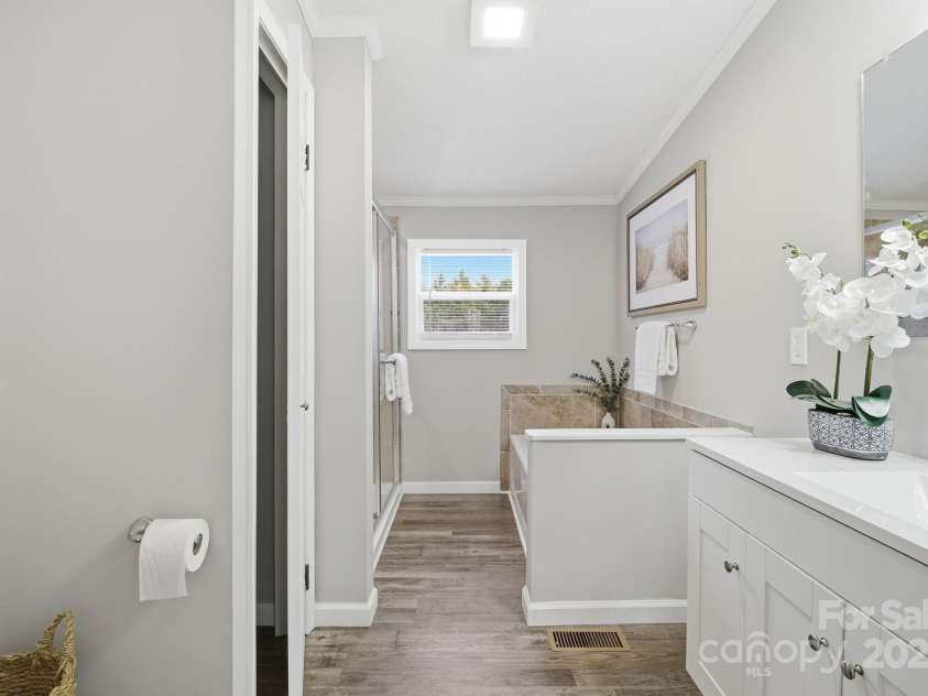 2501 Swanson Road, Crouse, NC 28033.  MLS# CAR4332469, YatesRealty ID 4787. Primary Bathroom