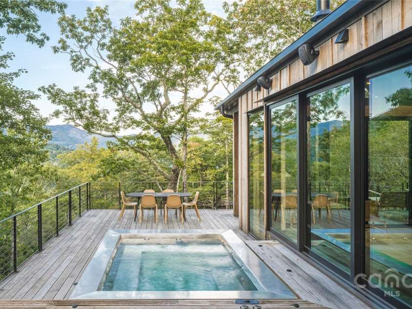 6 Oak Ridge Trail, Black Mountain, NC 28711.  MLS# CAR4205429, YatesRealty ID 4787. 