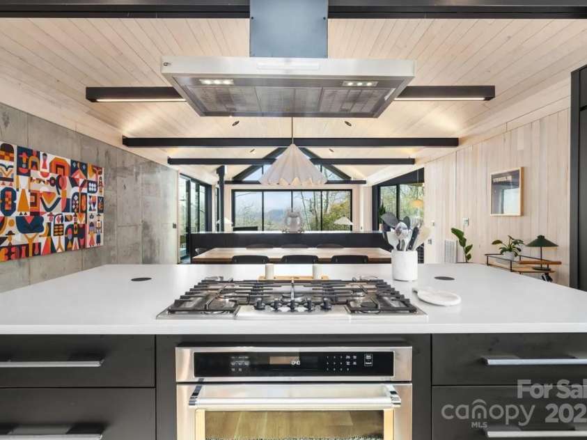 6 Oak Ridge Trail, Black Mountain, NC 28711.  MLS# CAR4205429, YatesRealty ID 4787. 