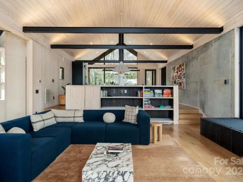 6 Oak Ridge Trail, Black Mountain, NC 28711.  MLS# CAR4205429, YatesRealty ID 4787. 