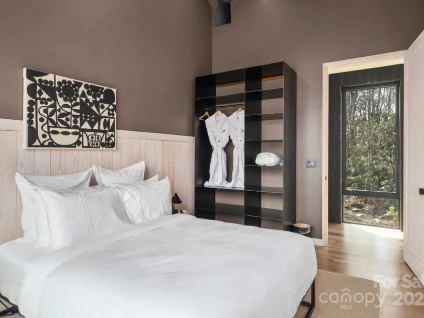 6 Oak Ridge Trail, Black Mountain, NC 28711.  MLS# CAR4205429, YatesRealty ID 4787. 