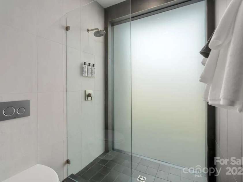 6 Oak Ridge Trail, Black Mountain, NC 28711.  MLS# CAR4205429, YatesRealty ID 4787. 