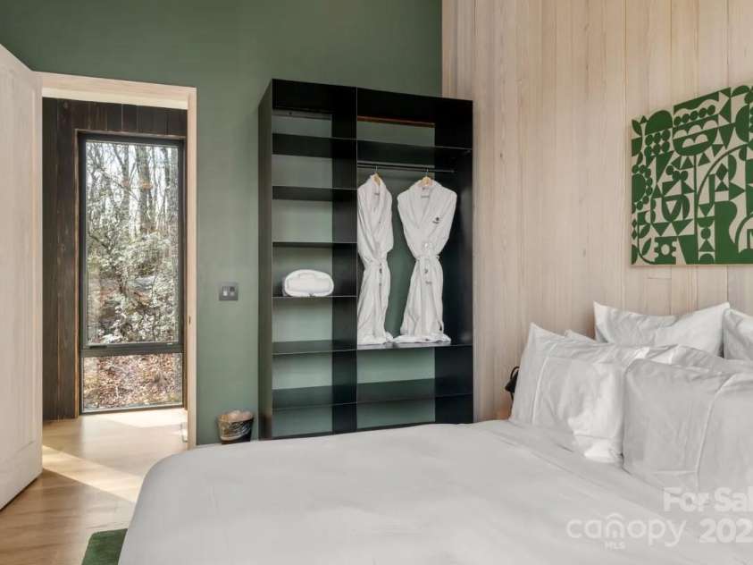 6 Oak Ridge Trail, Black Mountain, NC 28711.  MLS# CAR4205429, YatesRealty ID 4787. 