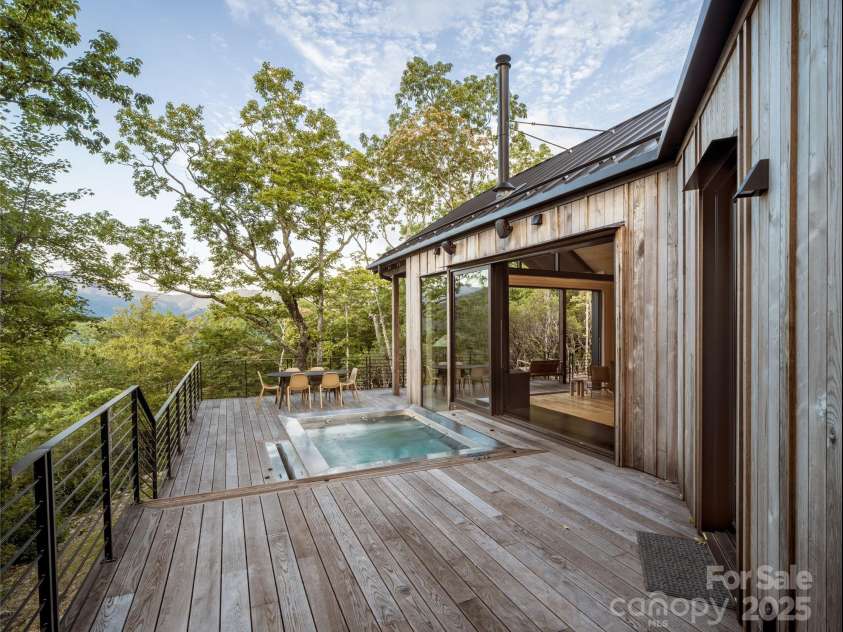 6 Oak Ridge Trail, Black Mountain, NC 28711.  MLS# CAR4205429, YatesRealty ID 4787. 