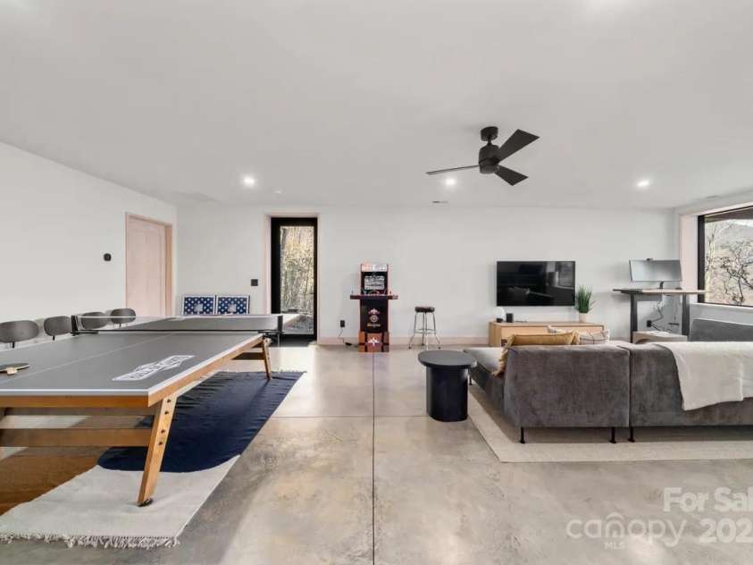 6 Oak Ridge Trail, Black Mountain, NC 28711.  MLS# CAR4205429, YatesRealty ID 4787. 