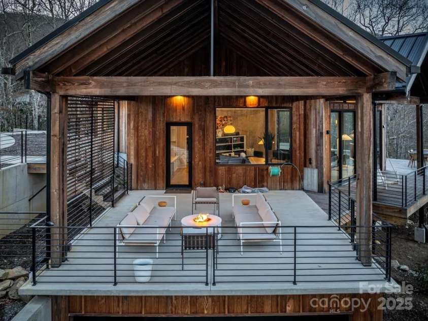 6 Oak Ridge Trail, Black Mountain, NC 28711.  MLS# CAR4205429, YatesRealty ID 4787. 