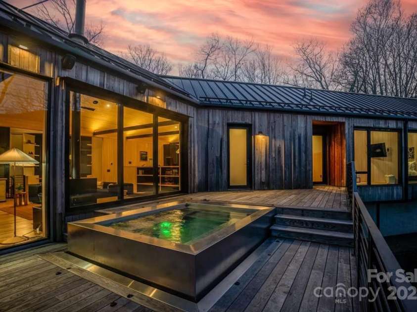 6 Oak Ridge Trail, Black Mountain, NC 28711.  MLS# CAR4205429, YatesRealty ID 4787. 