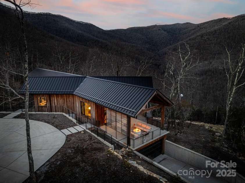 6 Oak Ridge Trail, Black Mountain, NC 28711.  MLS# CAR4205429, YatesRealty ID 4787. 