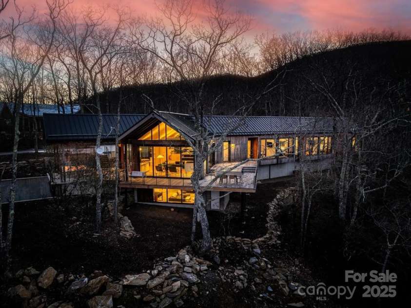 6 Oak Ridge Trail, Black Mountain, NC 28711.  MLS# CAR4205429, YatesRealty ID 4787. 