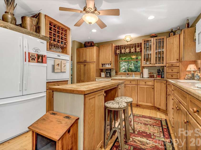 779 Thissa Way, Brevard, NC 28712.  MLS# CAR4416210, YatesRealty ID 47872. 