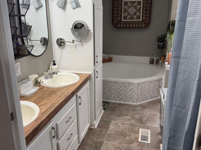 26434 Wayne Drive, Albemarle, NC 28001.  MLS# CAR4418194, YatesRealty ID 47873. Master Bath