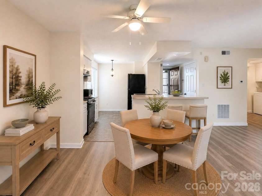 7220 Winery Lane, Charlotte, NC 28227.  MLS# CAR4418792, YatesRealty ID 47876. Dinning