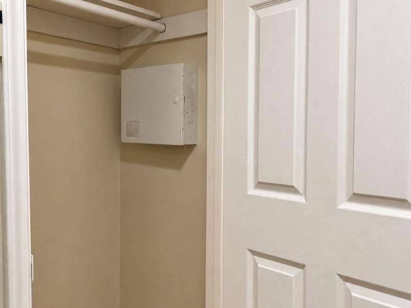 7220 Winery Lane, Charlotte, NC 28227.  MLS# CAR4418792, YatesRealty ID 47876. Entrance Closet