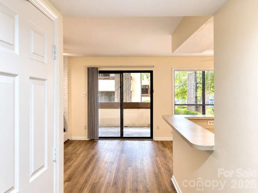 7220 Winery Lane, Charlotte, NC 28227.  MLS# CAR4418792, YatesRealty ID 47876. Entrance Hallway