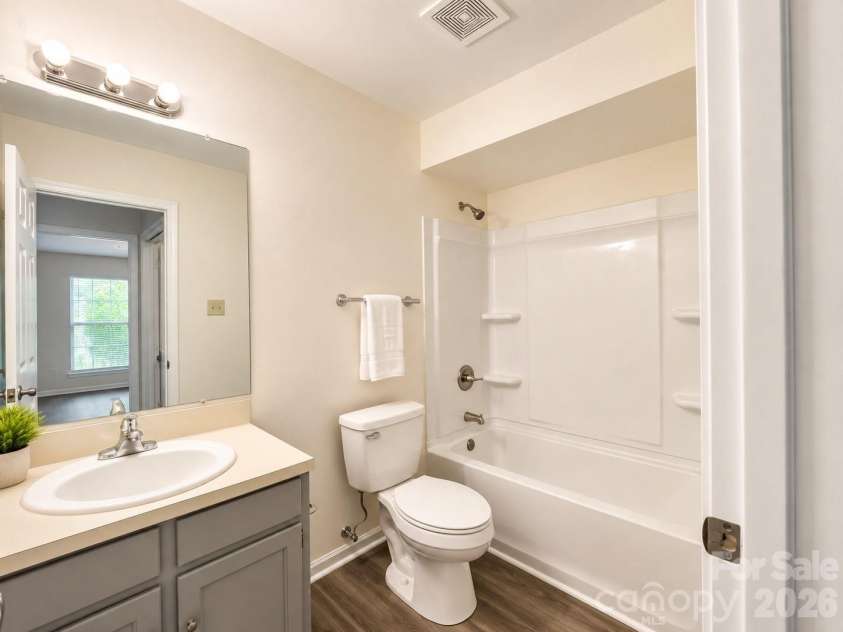 7220 Winery Lane, Charlotte, NC 28227.  MLS# CAR4418792, YatesRealty ID 47876. Full Bathroom