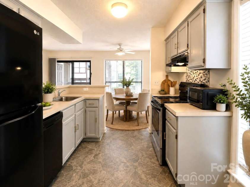 7220 Winery Lane, Charlotte, NC 28227.  MLS# CAR4418792, YatesRealty ID 47876. Kitchen