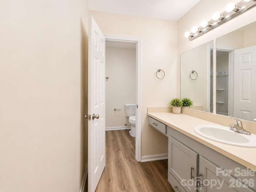 7220 Winery Lane, Charlotte, NC 28227.  MLS# CAR4418792, YatesRealty ID 47876. Primary Bath #1