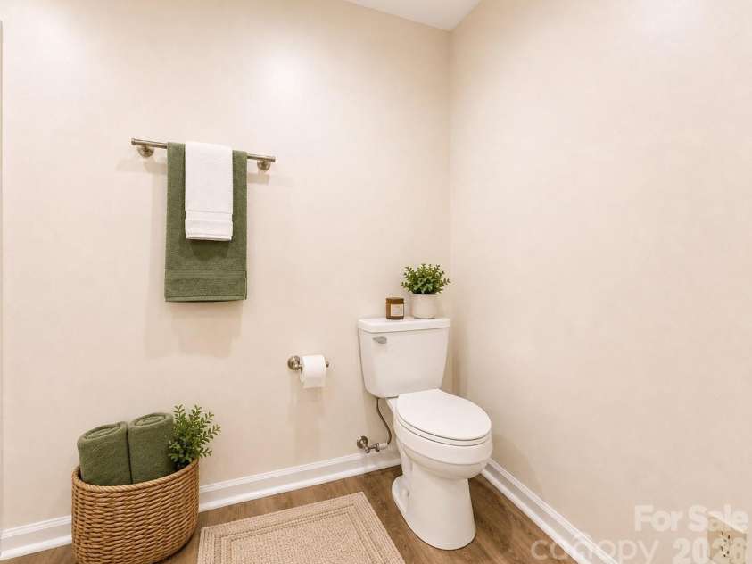 7220 Winery Lane, Charlotte, NC 28227.  MLS# CAR4418792, YatesRealty ID 47876. Primary Bath #3
