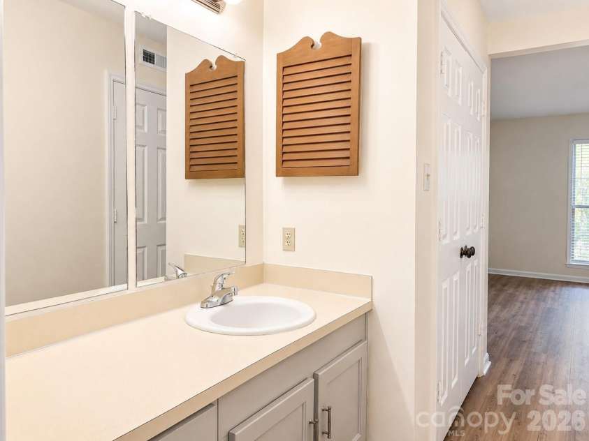 7220 Winery Lane, Charlotte, NC 28227.  MLS# CAR4418792, YatesRealty ID 47876. Sink