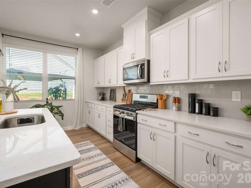 2538 Crimson Way, Monroe, NC 28112.  MLS# CAR4418315, YatesRealty ID 47877. Features include: gas range, tiled back splash and single bowl sink.