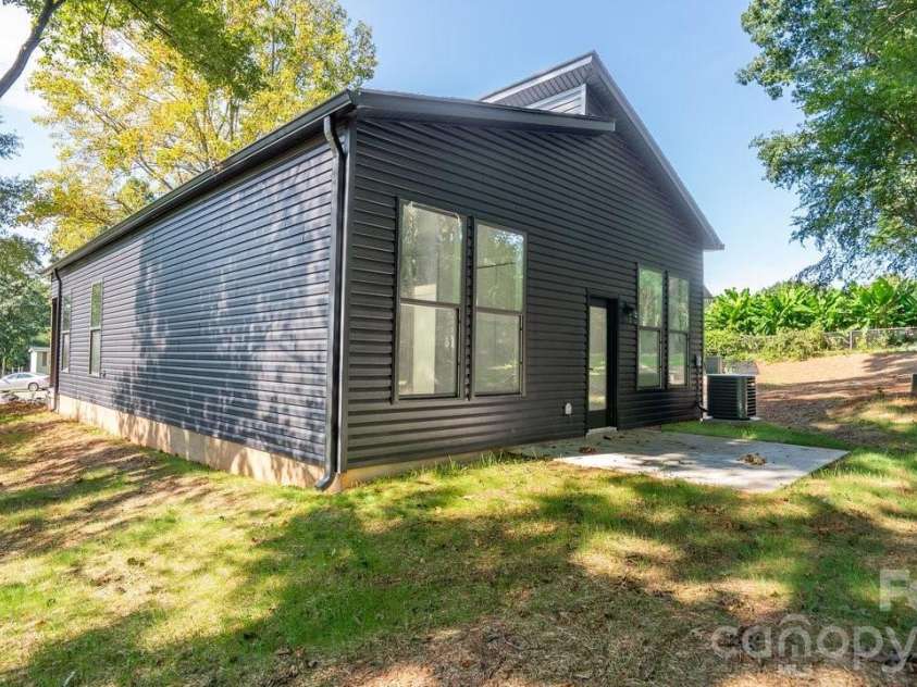 146 Norris Drive, Salisbury, NC 28147.  MLS# CAR4417446, YatesRealty ID 47882. 