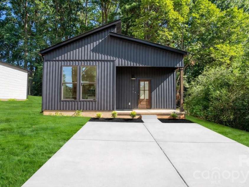 146 Norris Drive, Salisbury, NC 28147.  MLS# CAR4417446, YatesRealty ID 47882. Virtually Edited