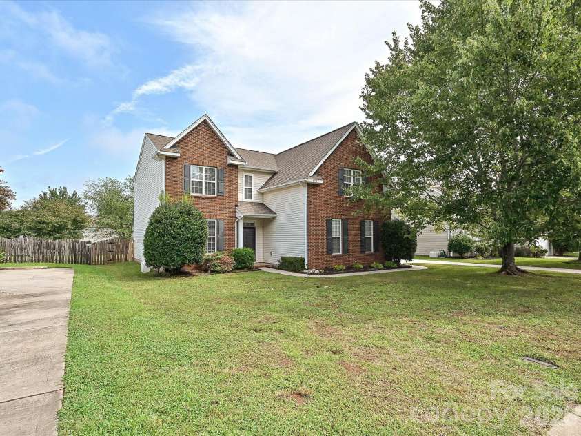 4708 Sandtyn Drive, Waxhaw, NC 28173.  MLS# CAR4419750, YatesRealty ID 47883. 