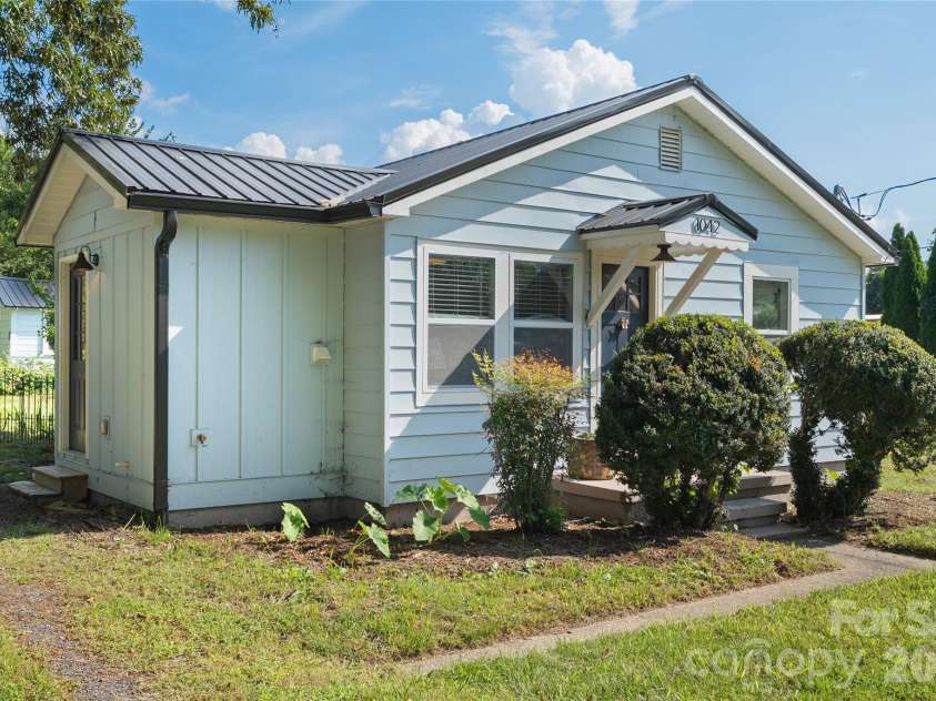 1042 Old US 70 Hwy Highway, Black Mountain, NC 28711.  MLS# CAR4418866, YatesRealty ID 47884. 