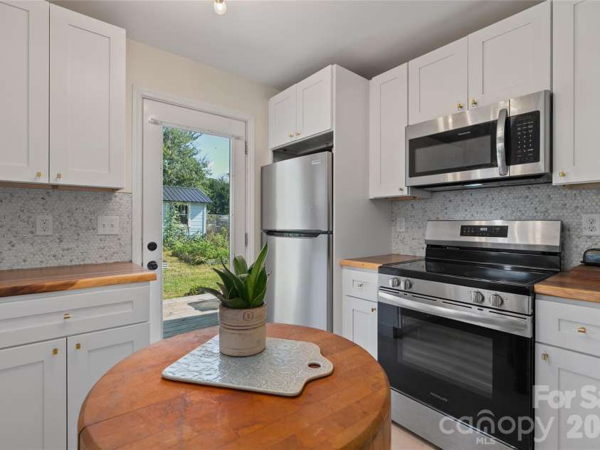 1042 Old US 70 Hwy Highway, Black Mountain, NC 28711.  MLS# CAR4418866, YatesRealty ID 47884. 
