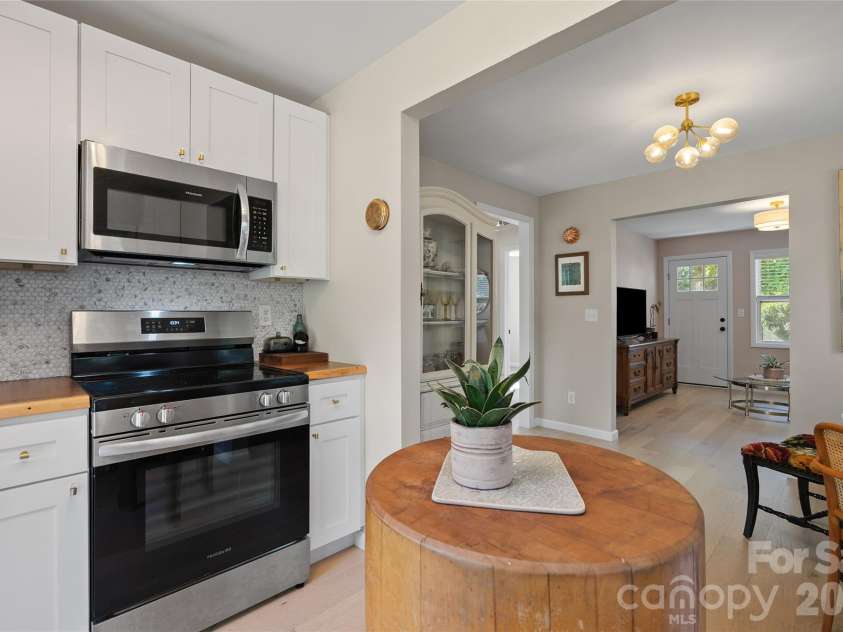 1042 Old US 70 Hwy Highway, Black Mountain, NC 28711.  MLS# CAR4418866, YatesRealty ID 47884. 