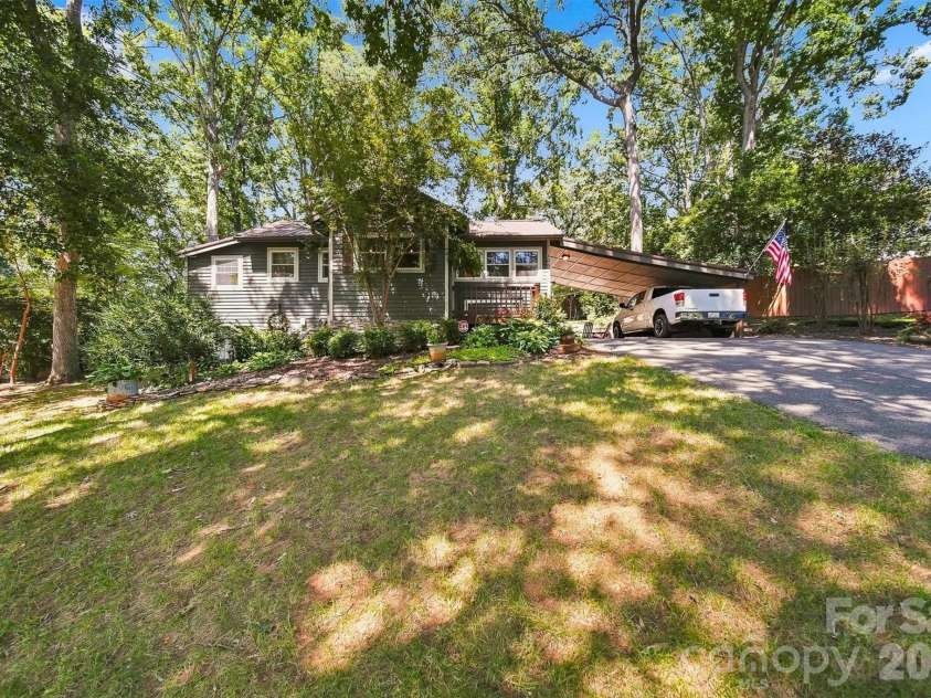 1068 5th Avenue Court, Hickory, NC 28601.  MLS# CAR4418564, YatesRealty ID 47888. 