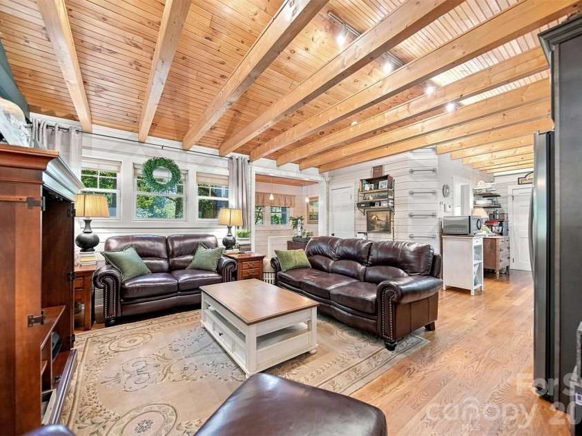 1068 5th Avenue Court, Hickory, NC 28601.  MLS# CAR4418564, YatesRealty ID 47888. 