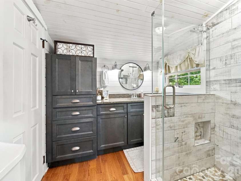 1068 5th Avenue Court, Hickory, NC 28601.  MLS# CAR4418564, YatesRealty ID 47888. 