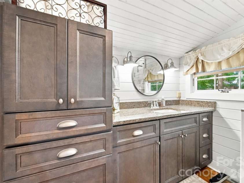 1068 5th Avenue Court, Hickory, NC 28601.  MLS# CAR4418564, YatesRealty ID 47888. 
