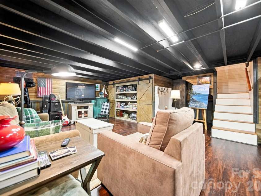 1068 5th Avenue Court, Hickory, NC 28601.  MLS# CAR4418564, YatesRealty ID 47888. 
