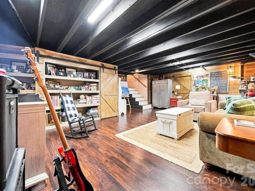 1068 5th Avenue Court, Hickory, NC 28601.  MLS# CAR4418564, YatesRealty ID 47888. 